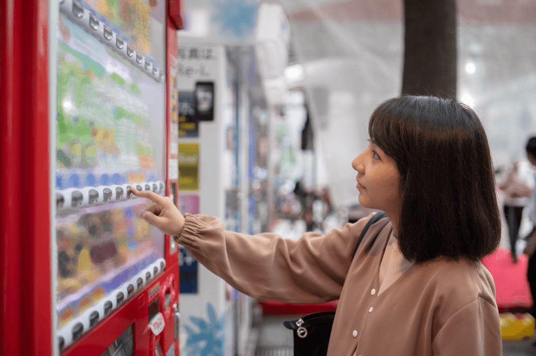 Japan’s Hi-Tech Vending Machines: Beyond Snacks